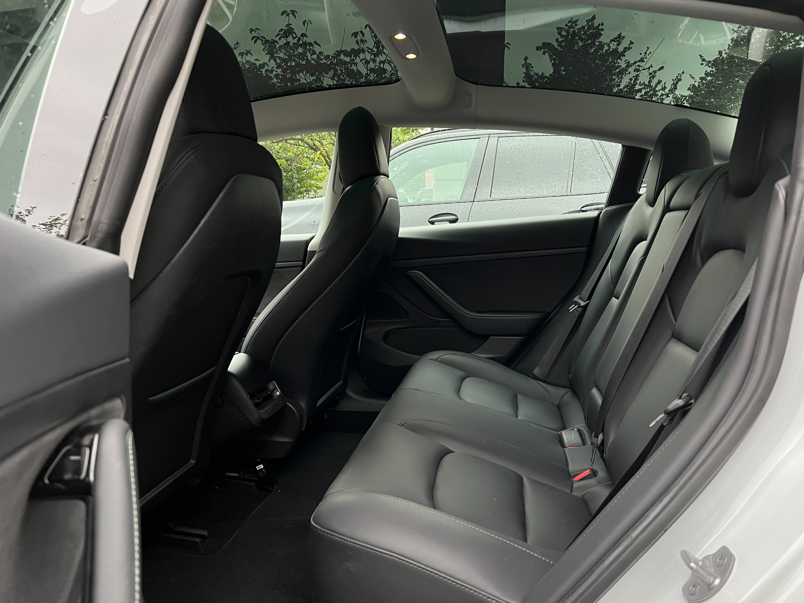 2020 Tesla model 3 sr+ |clean title |BC Local - Image 14